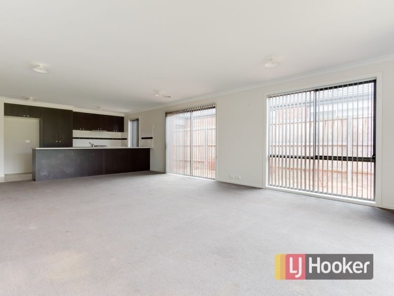 32 Devine Drive, Pakenham VIC 3810