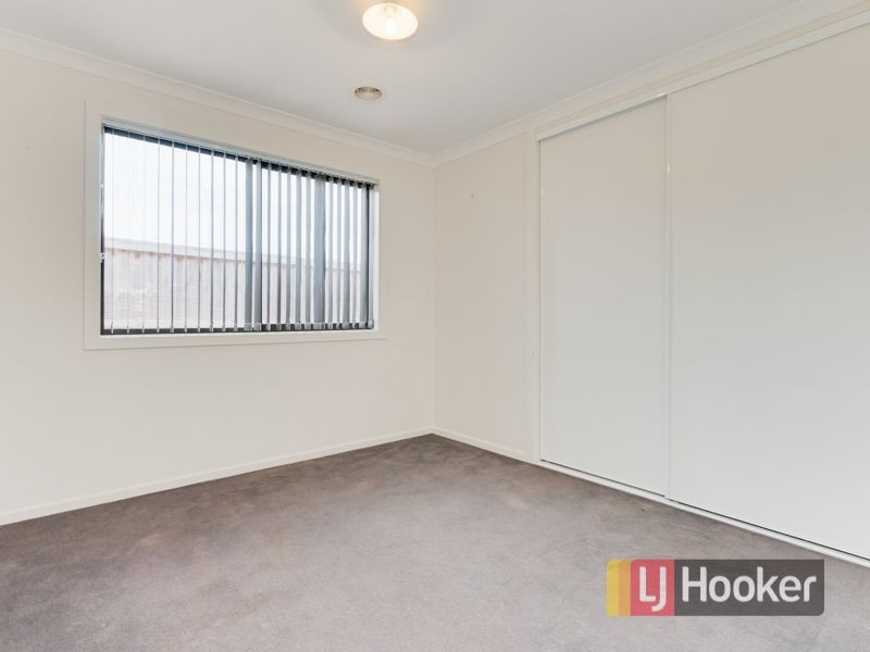 32 Devine Drive, Pakenham VIC 3810