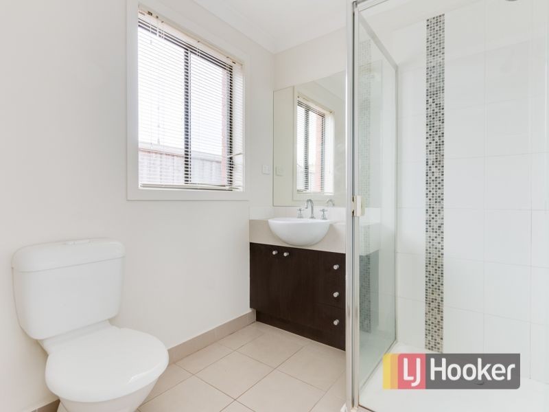 32 Devine Drive, Pakenham VIC 3810