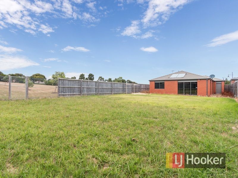 32 Devine Drive, Pakenham VIC 3810