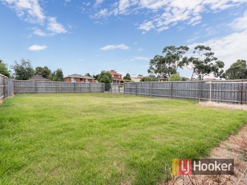 32 Devine Drive, Pakenham VIC 3810