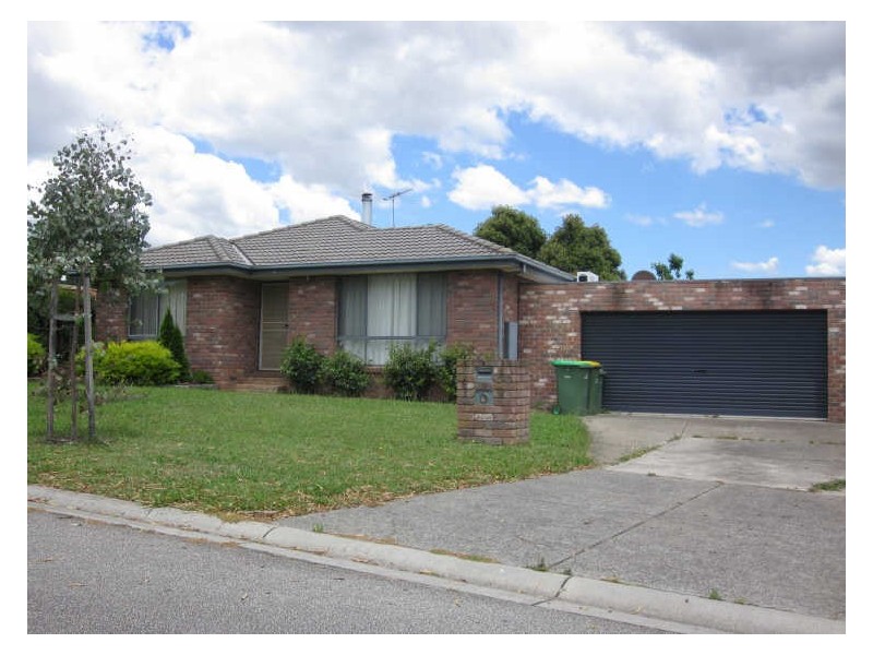 5 Gullquist Way, Pakenham VIC 3810