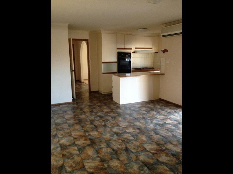 2 Dobson Court, Pakenham VIC 3810