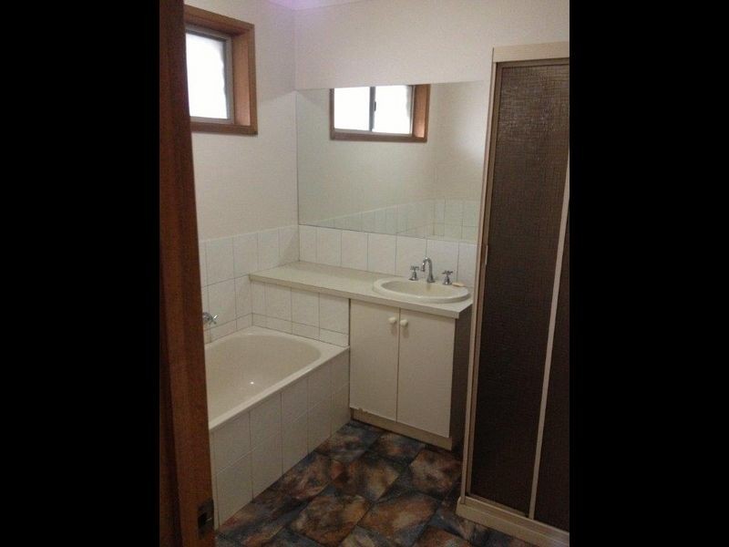 2 Dobson Court, Pakenham VIC 3810