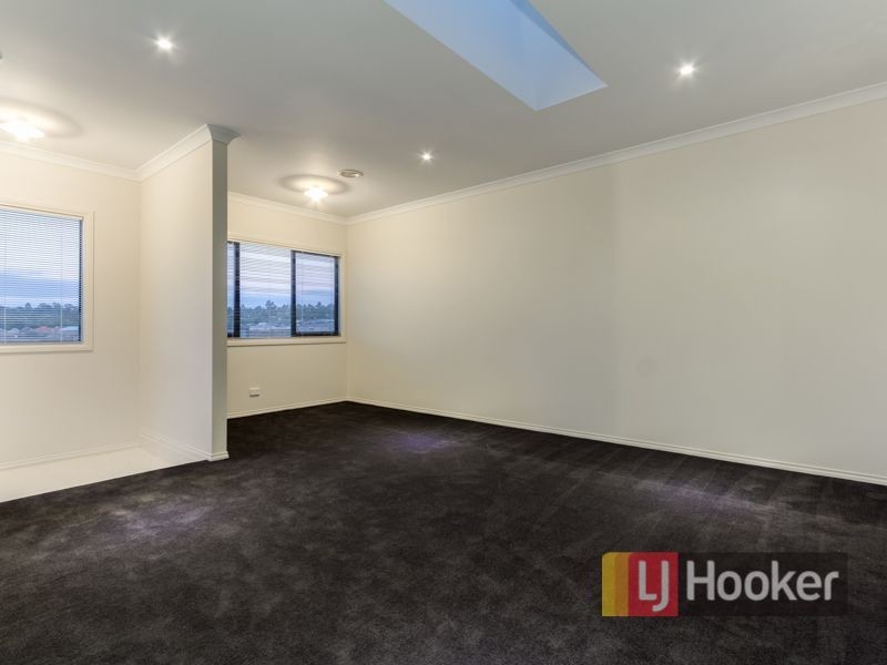 2/4 Shakespeare Court, Drouin VIC 3818