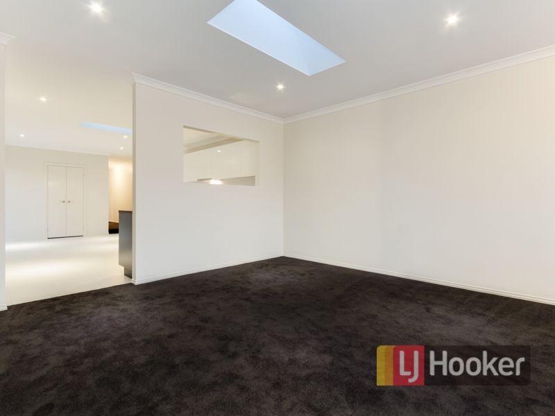 2/4 Shakespeare Court, Drouin VIC 3818