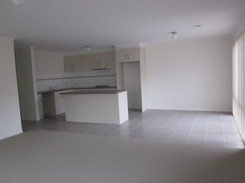 53 Leigh Drive, Pakenham VIC 3810