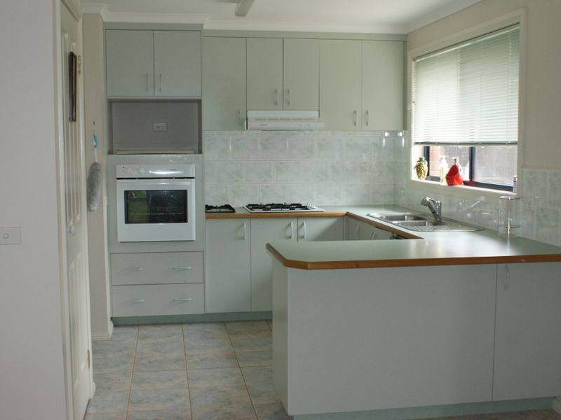 20 Adrian Drive, Pakenham VIC 3810