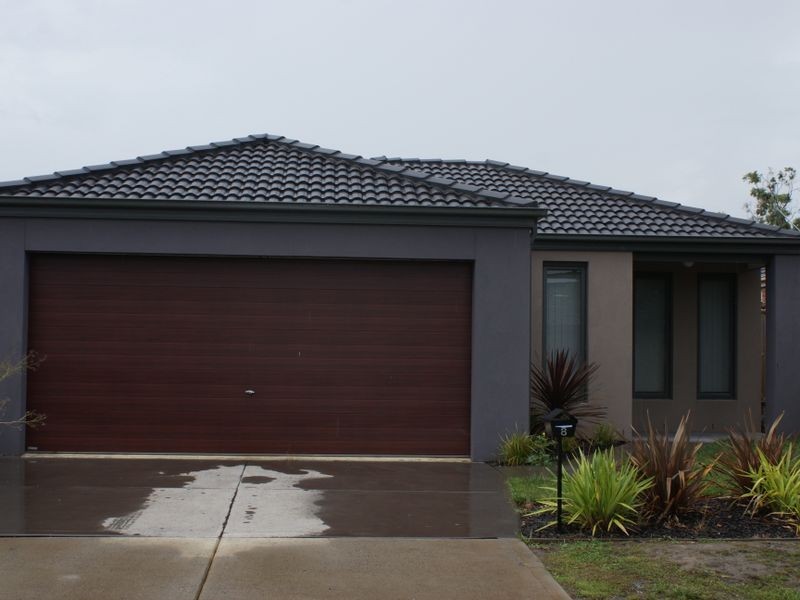 8 Olivia Court, Pakenham VIC 3810