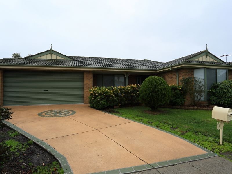 8 Manning Court, Pakenham VIC 3810
