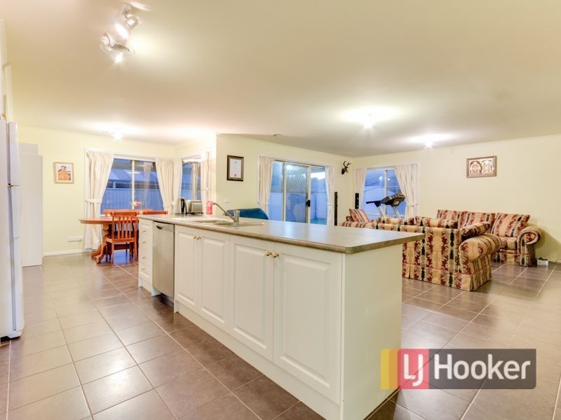 28 Hartland Circuit, Pakenham VIC 3810