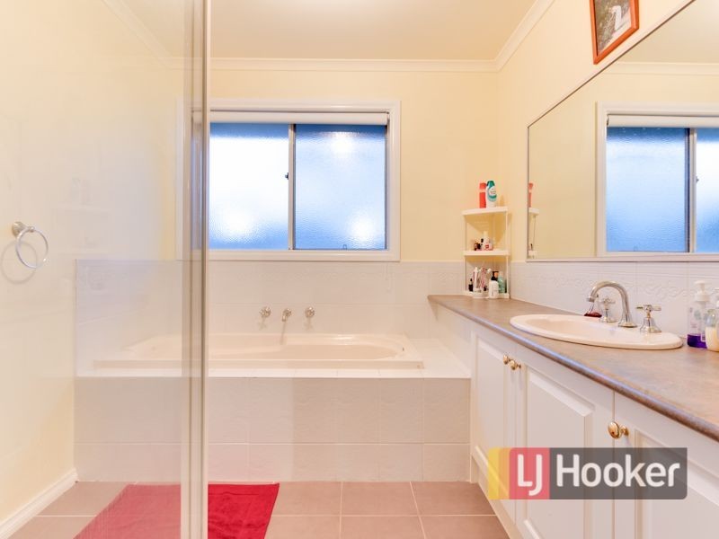 28 Hartland Circuit, Pakenham VIC 3810