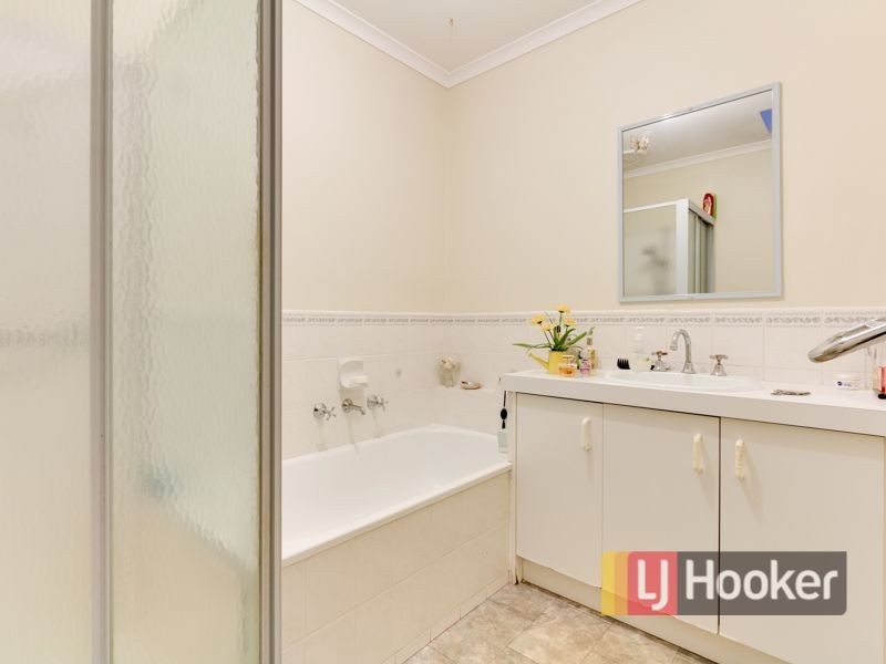 1/83 Racecourse Road, Pakenham VIC 3810