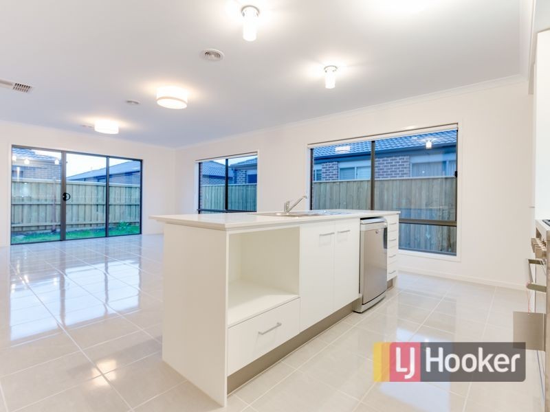 14 Ravensdale Avenue, Officer VIC 3809