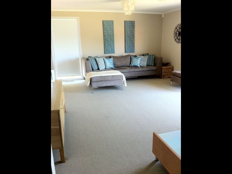 2 Lachlan Close, Pakenham VIC 3810