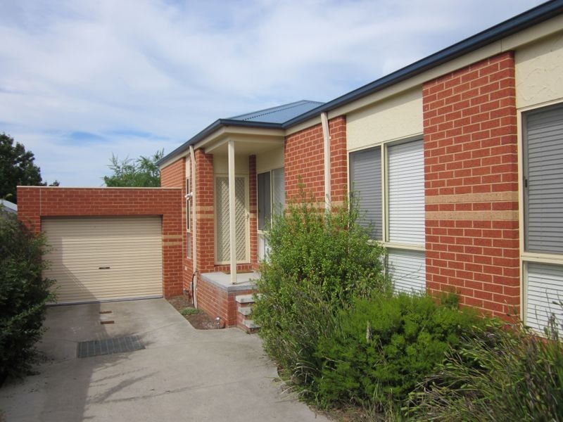 4/33 Princes Highway, Pakenham VIC 3810