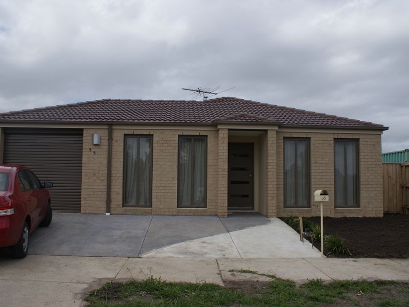 55 Fallingwater Drive, Pakenham VIC 3810