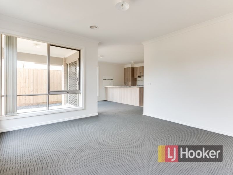 5/30 Sir Thomas Drive, Pakenham VIC 3810