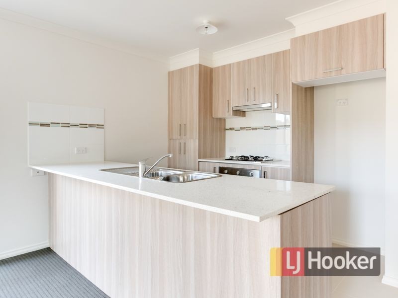 5/30 Sir Thomas Drive, Pakenham VIC 3810