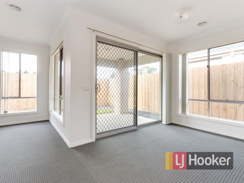 5/30 Sir Thomas Drive, Pakenham VIC 3810