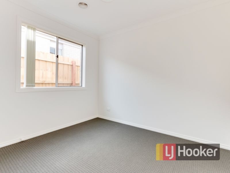 5/30 Sir Thomas Drive, Pakenham VIC 3810