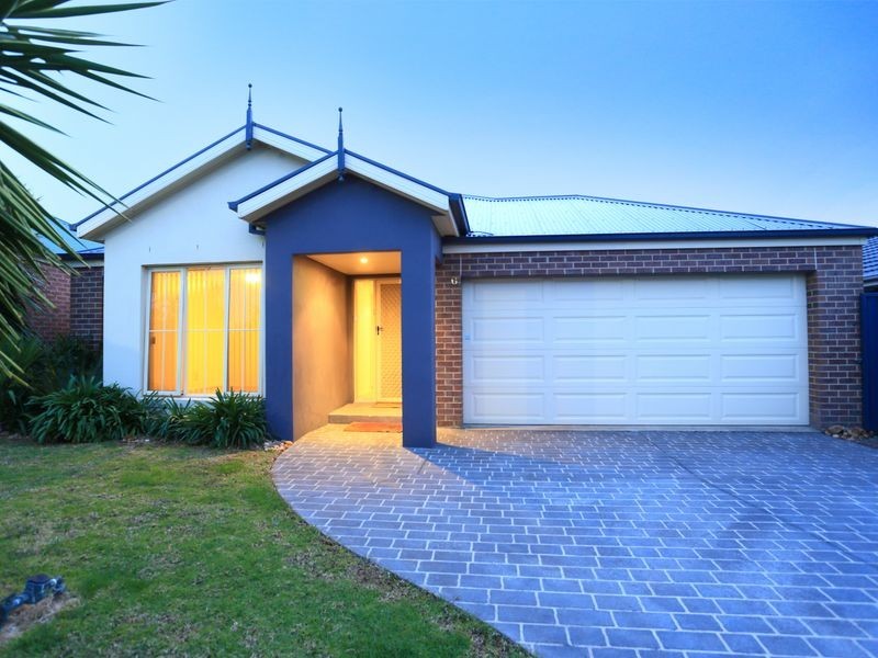 6 Stringy Bark Circuit, Pakenham VIC 3810