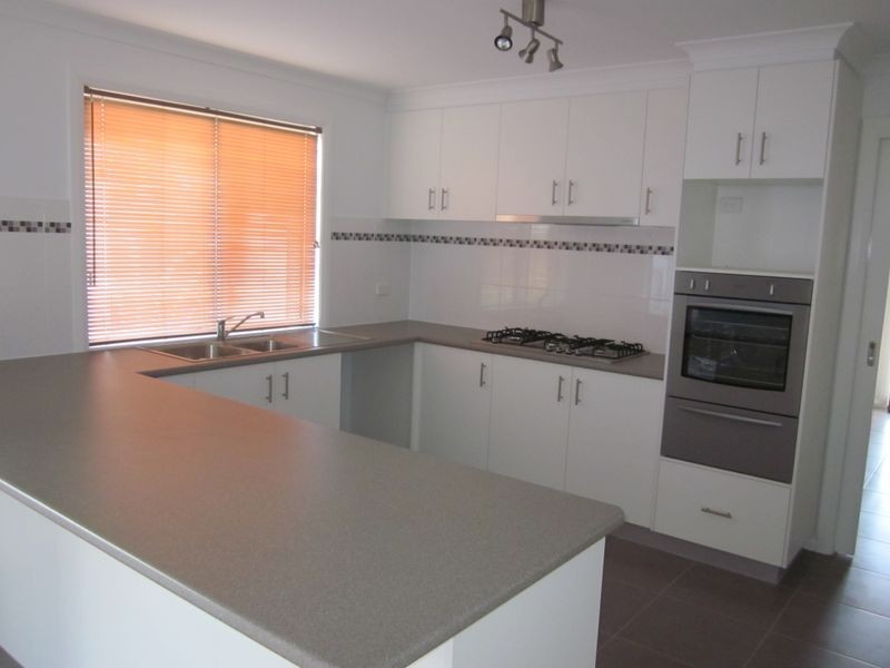 92 Gallery Way, Pakenham VIC 3810