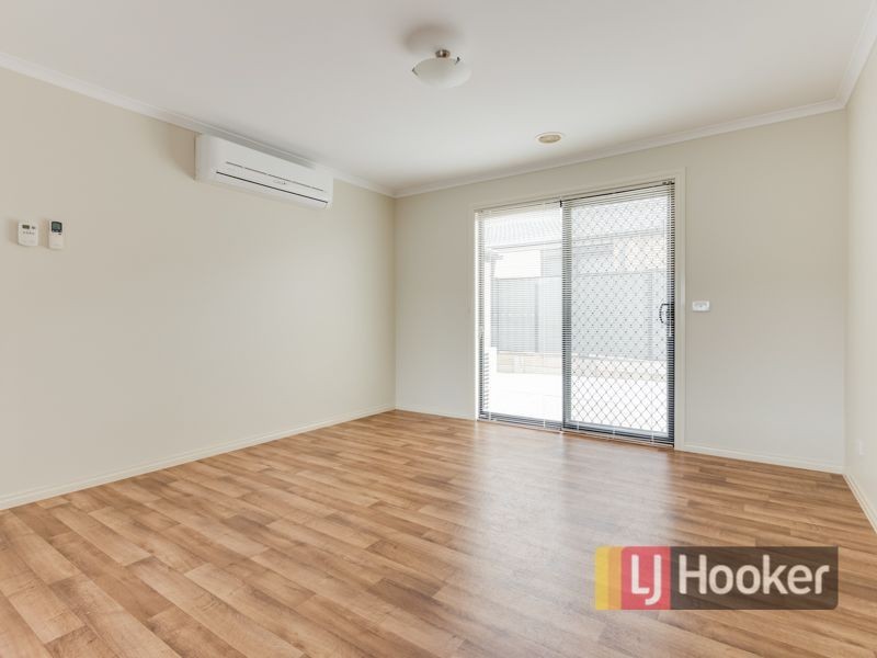 15 Adrian Drive, Pakenham VIC 3810