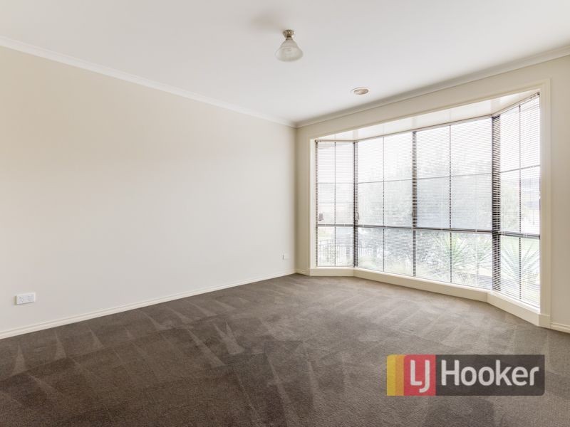 15 Adrian Drive, Pakenham VIC 3810