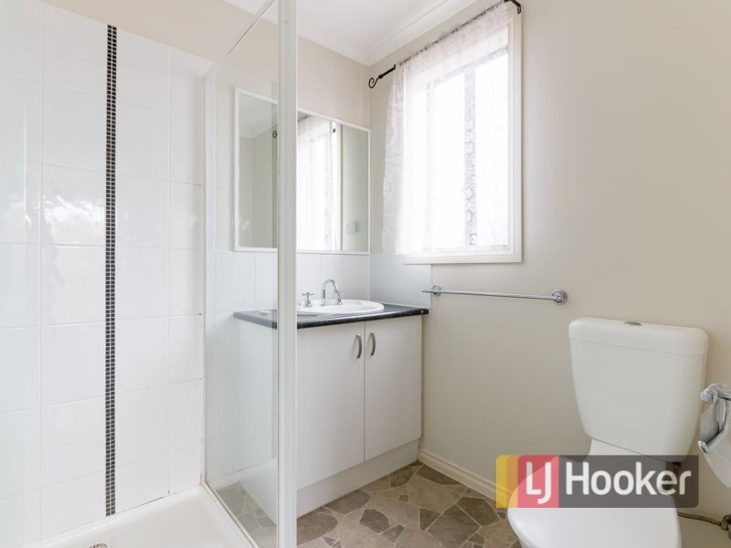 15 Adrian Drive, Pakenham VIC 3810