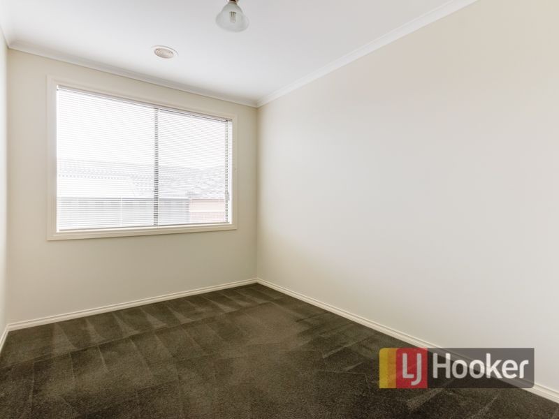 15 Adrian Drive, Pakenham VIC 3810