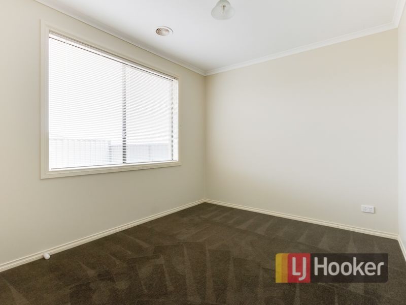 15 Adrian Drive, Pakenham VIC 3810