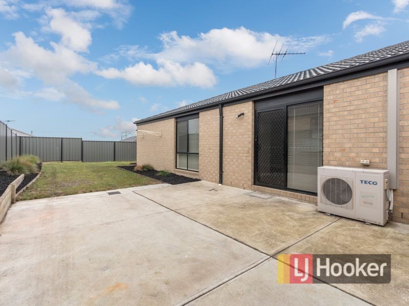 15 Adrian Drive, Pakenham VIC 3810