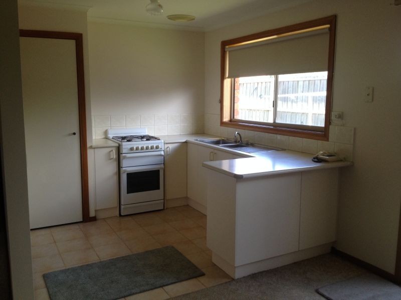 4/11-13 Carlyle Street, Pakenham VIC 3810