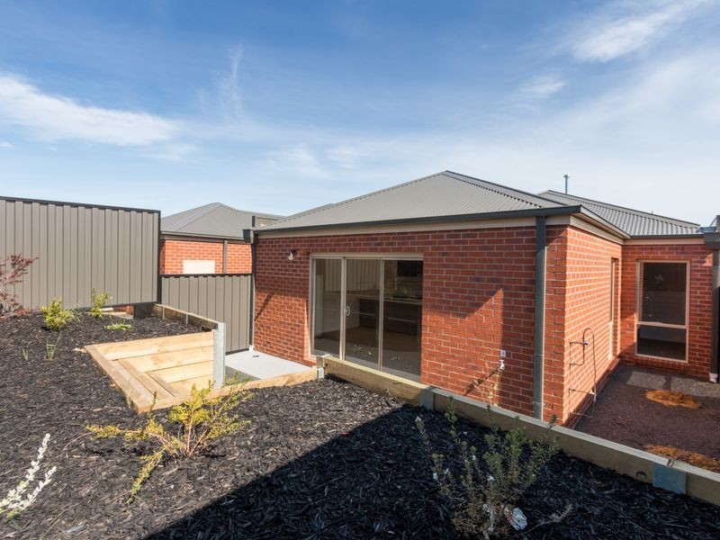 27 Havana Parade, Pakenham VIC 3810