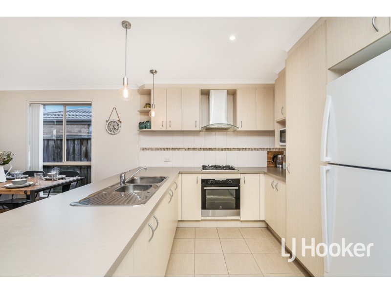 30 Kimberley Grove, Pakenham VIC 3810