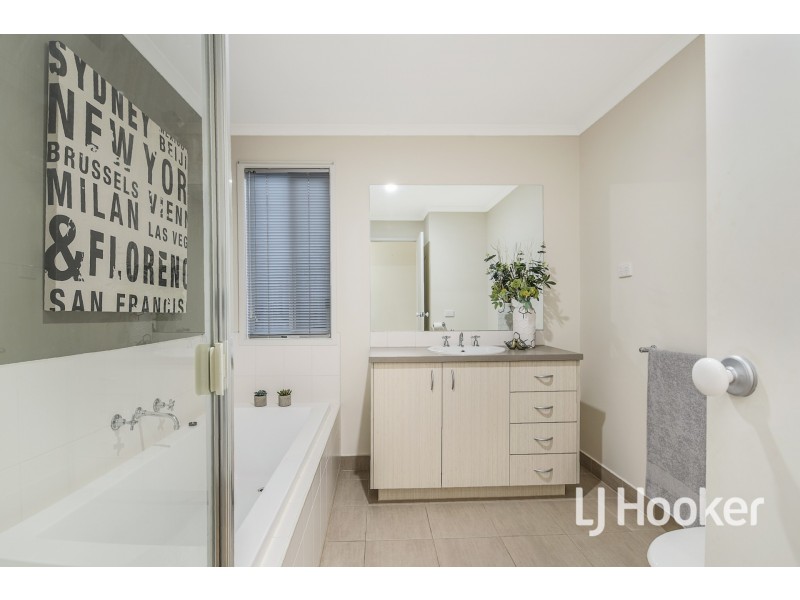 30 Kimberley Grove, Pakenham VIC 3810