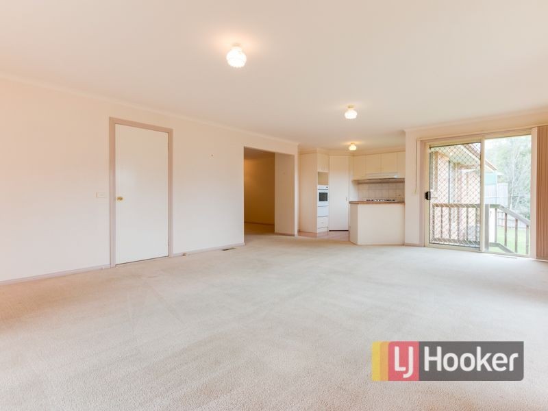 16 Jacqueline Place, Pakenham VIC 3810