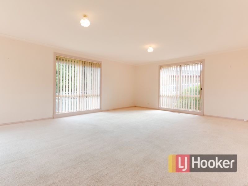 16 Jacqueline Place, Pakenham VIC 3810