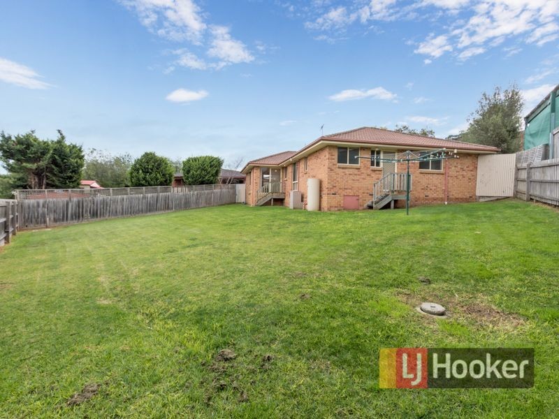 16 Jacqueline Place, Pakenham VIC 3810