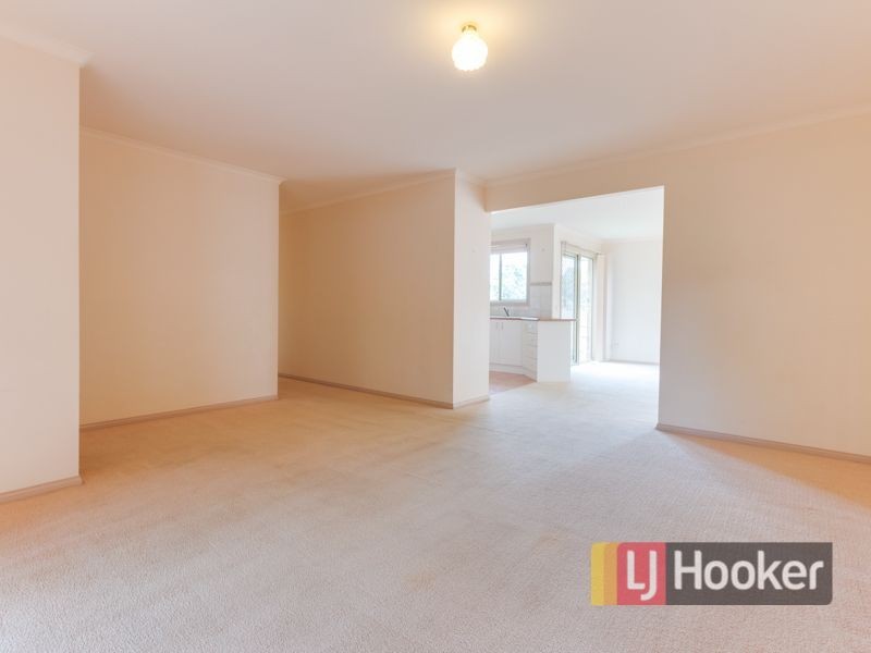 16 Jacqueline Place, Pakenham VIC 3810