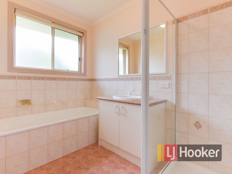 16 Jacqueline Place, Pakenham VIC 3810