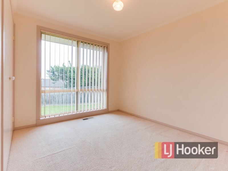 16 Jacqueline Place, Pakenham VIC 3810