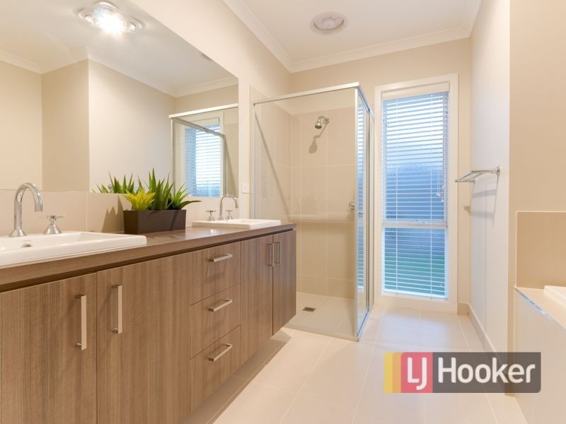 53 Villella Drive, Pakenham VIC 3810