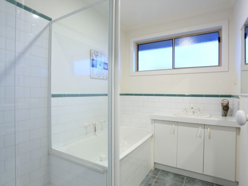 2 Anna Court, Pakenham VIC 3810