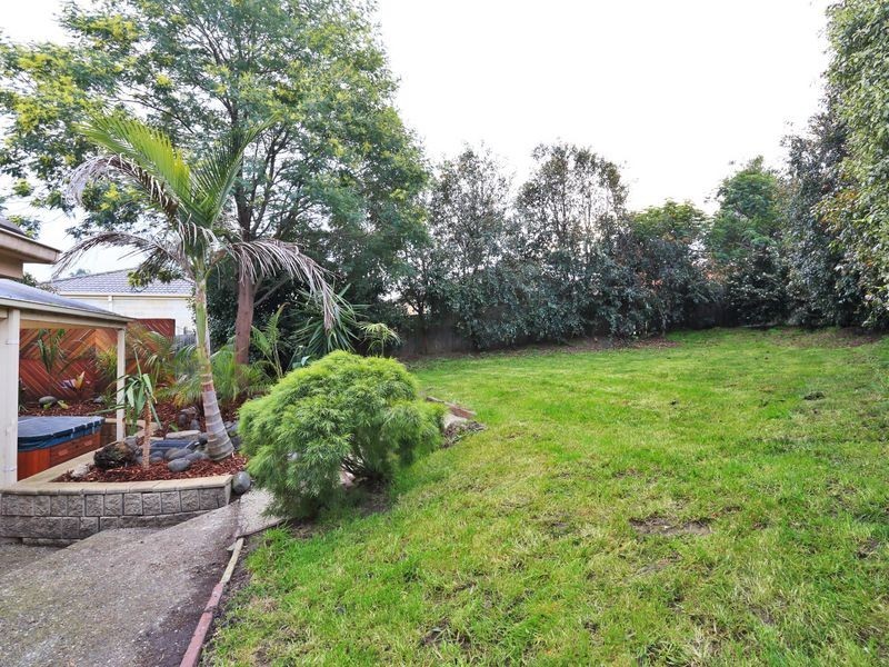 2 Anna Court, Pakenham VIC 3810