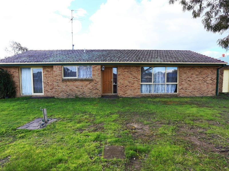 12 Harness Place, Pakenham VIC 3810