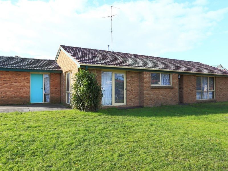 12 Harness Place, Pakenham VIC 3810