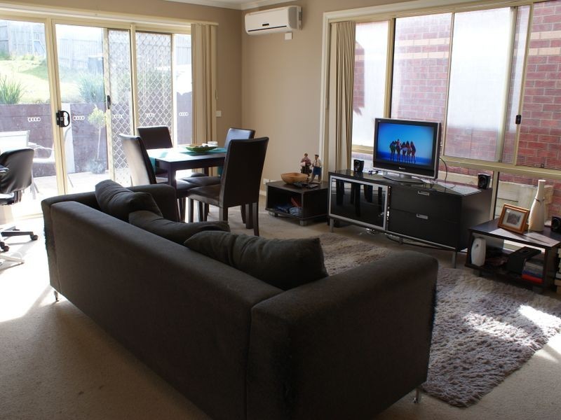 8/12 Renlik Court, Pakenham VIC 3810