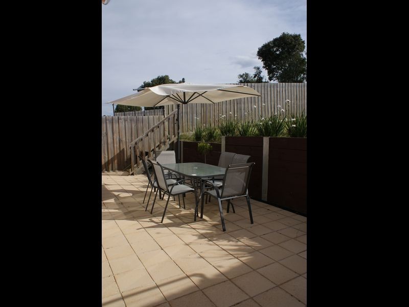 8/12 Renlik Court, Pakenham VIC 3810